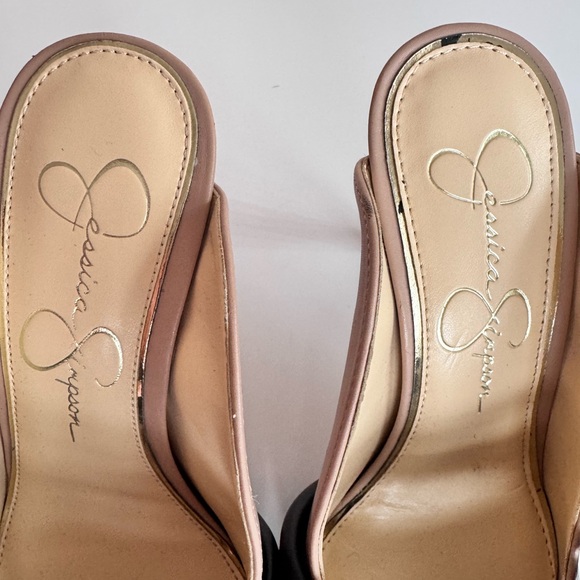 Elegant Jessica Simpson Nude & Black Mule Heel Size 6.5 - Picture 5 of 9